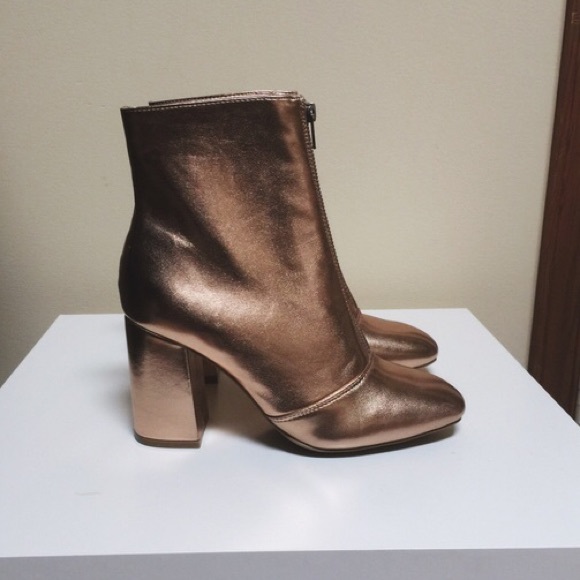 Forever 21 Shoes - NEW FOREVER 21 ROSE GOLD BOOTIE